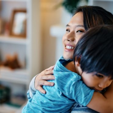 Când și în ce condiții poate pierde mama custodia copilului